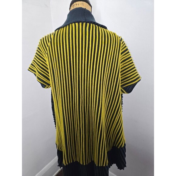 Vintage Oversized Mustard Yellow Cardigan Sweater - Picture 4 of 12